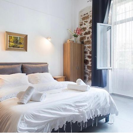 A Litte Taste Of Home Guest House Athena Bagian luar foto
