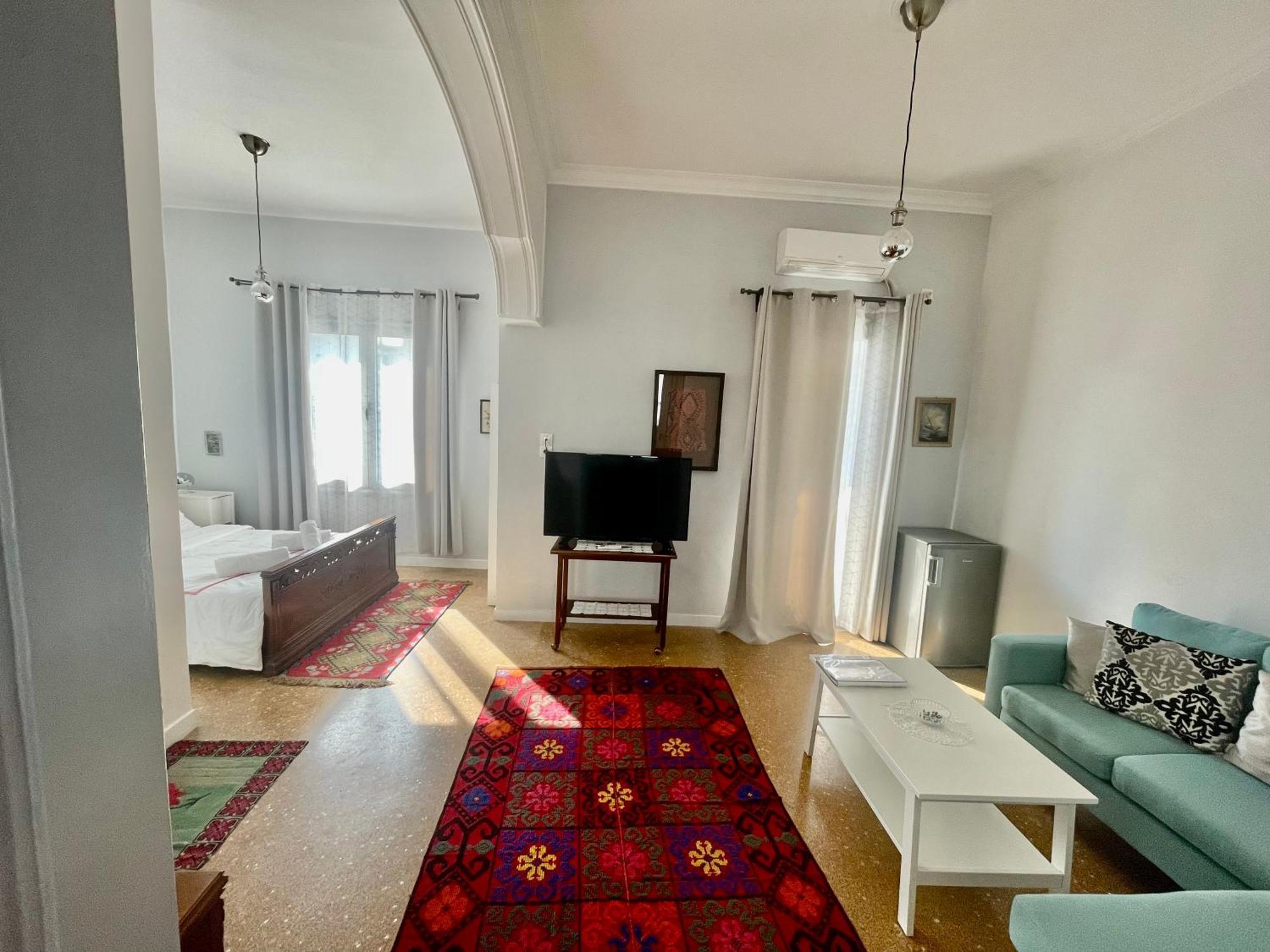 A Litte Taste Of Home Guest House Athena Bagian luar foto