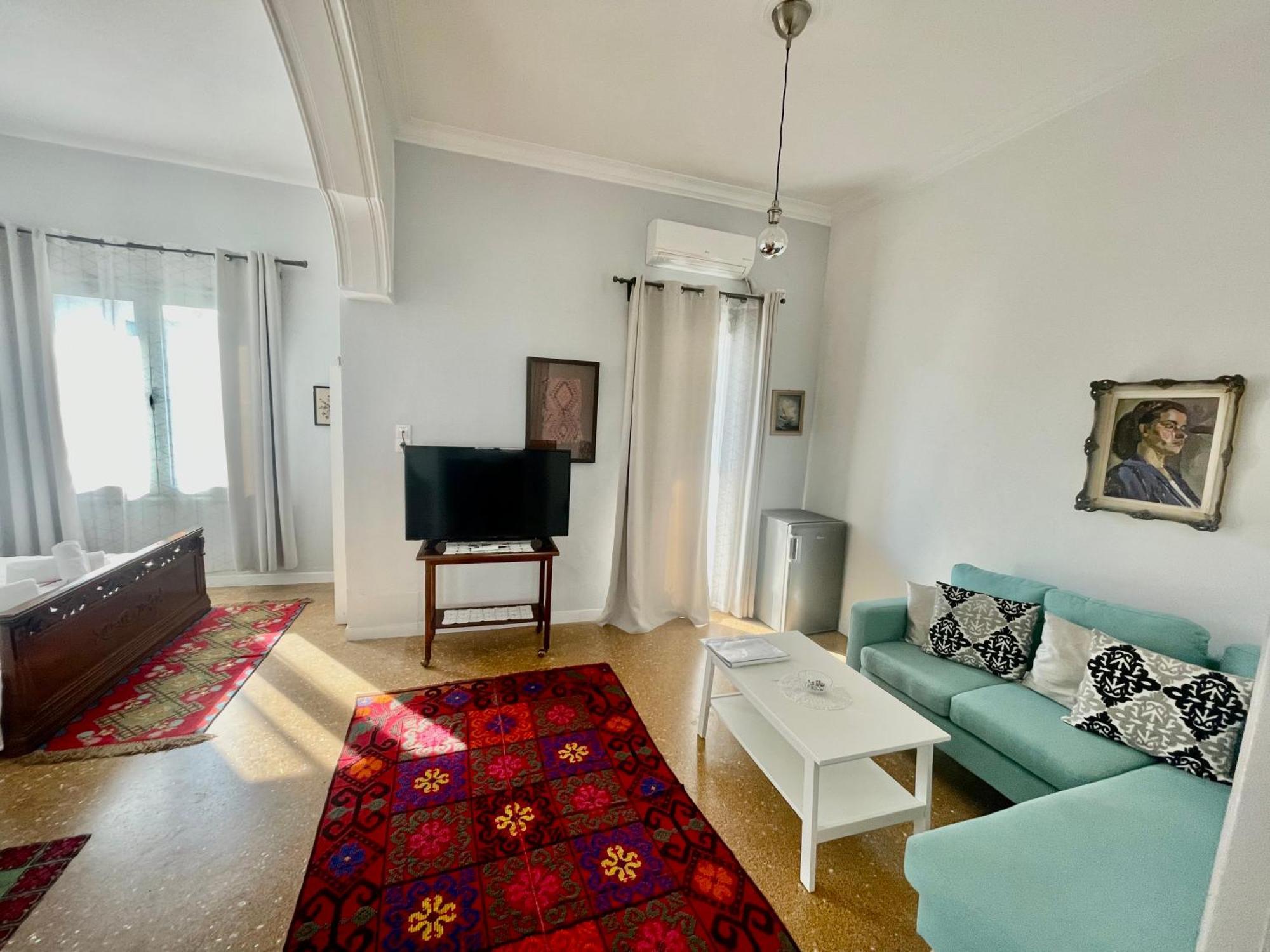 A Litte Taste Of Home Guest House Athena Bagian luar foto