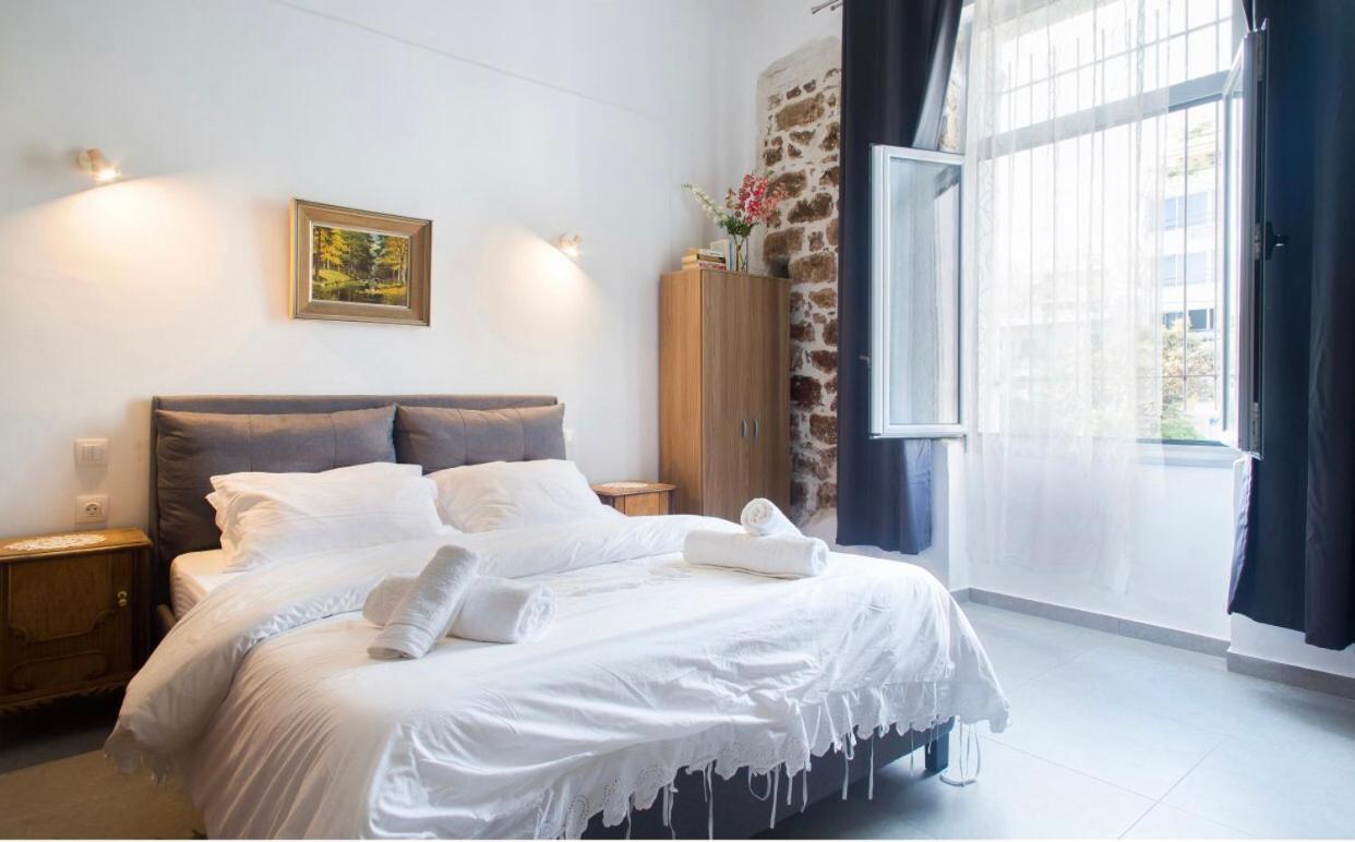 A Litte Taste Of Home Guest House Athena Bagian luar foto