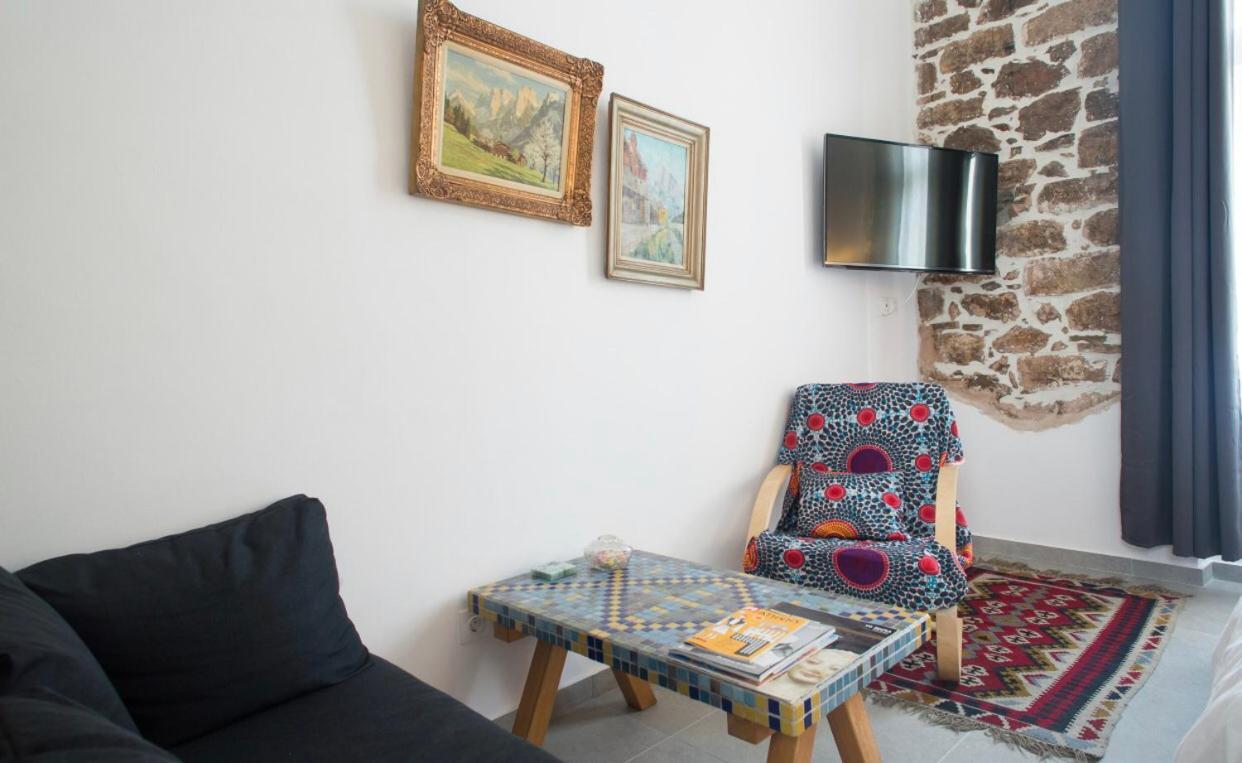 A Litte Taste Of Home Guest House Athena Bagian luar foto