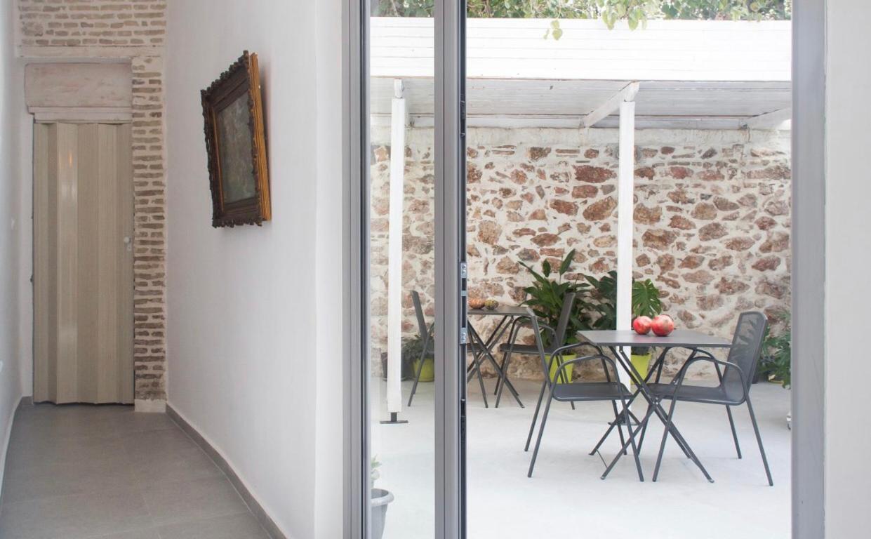 A Litte Taste Of Home Guest House Athena Bagian luar foto