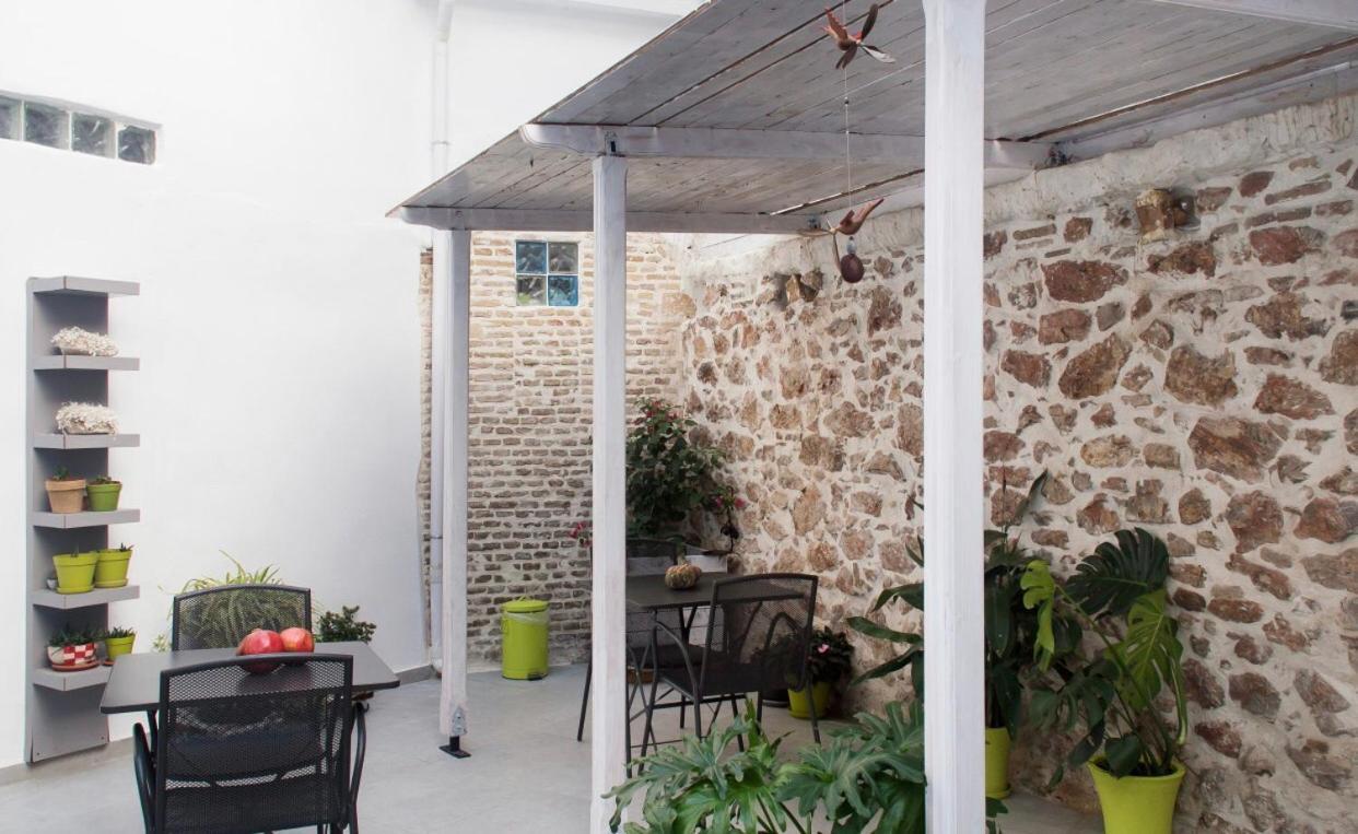 A Litte Taste Of Home Guest House Athena Bagian luar foto