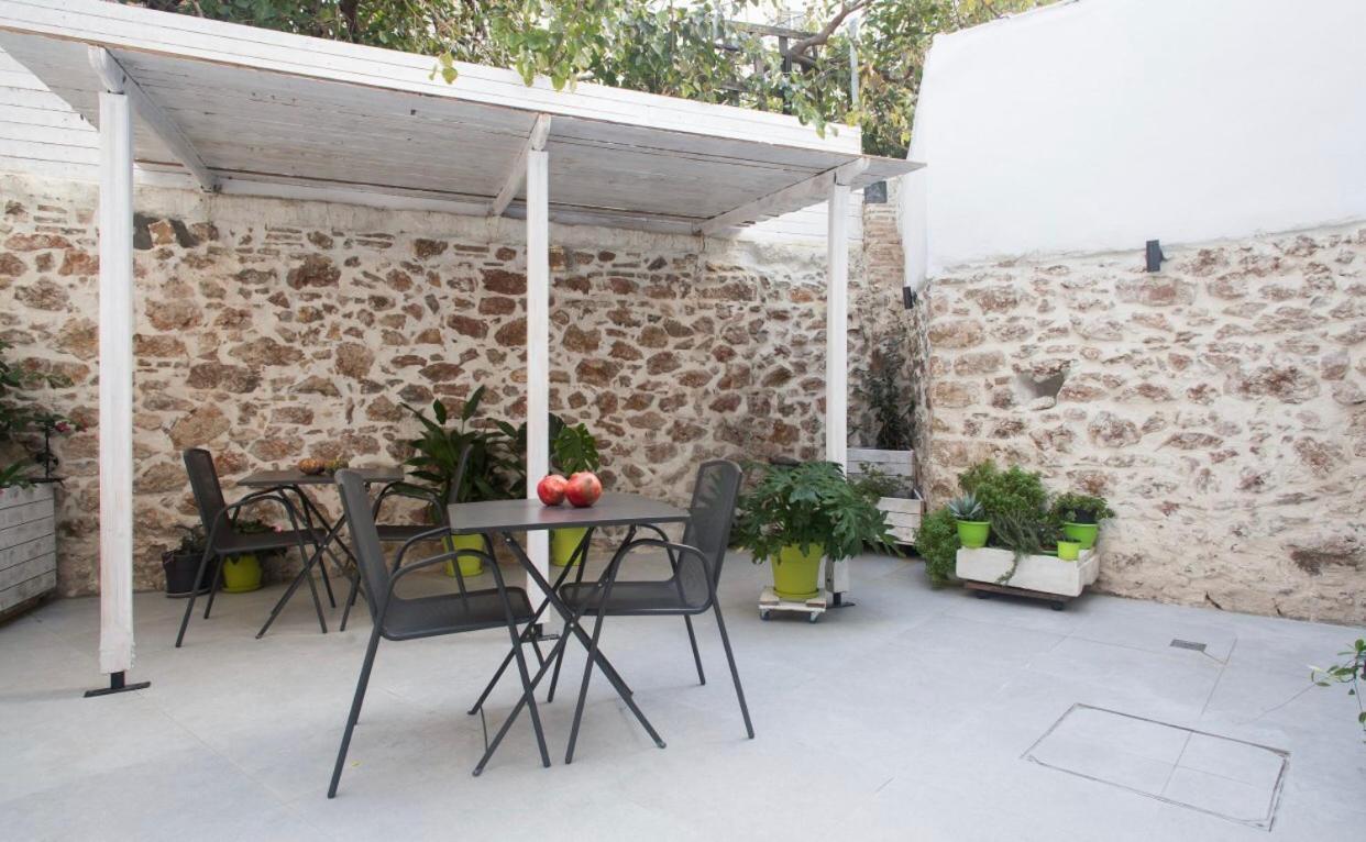 A Litte Taste Of Home Guest House Athena Bagian luar foto